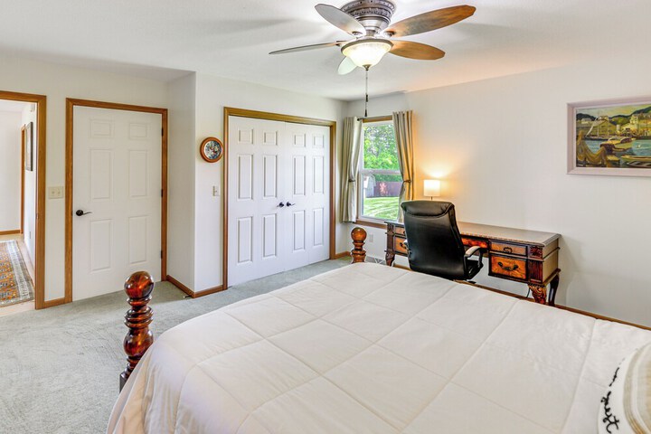 Wfh-friendly Columbiana Vacation Rental w / Deck!