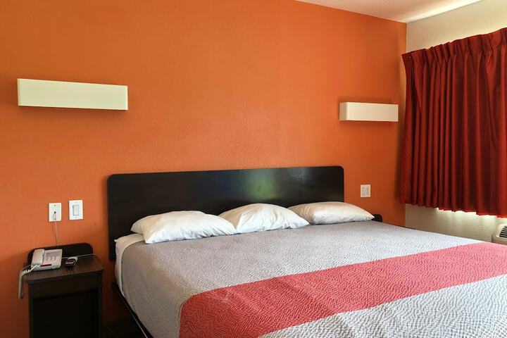 Room 12 of 24