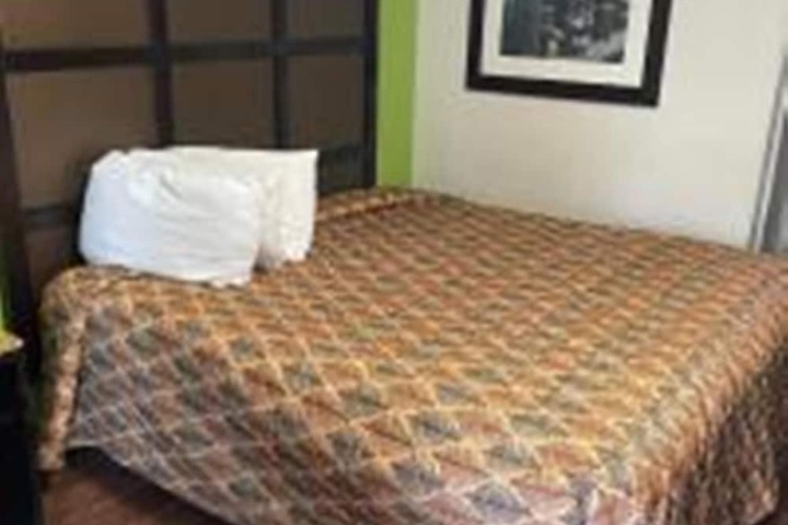 Room 6 of 11