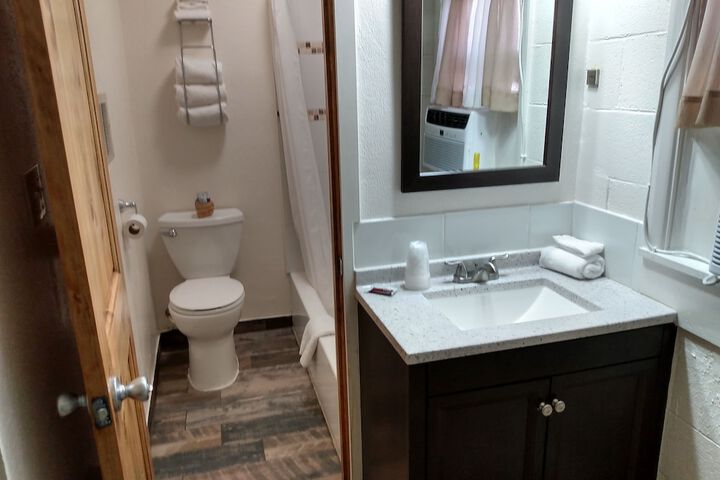 Room 16 of 38