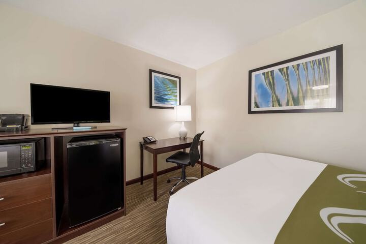 Room 25 of 32