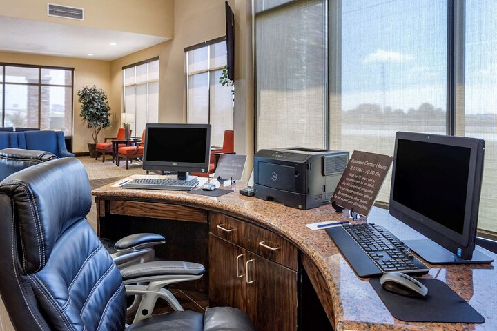 Business Center 26 of 29