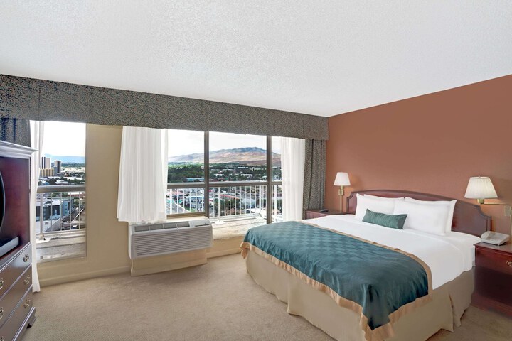 Room 6 of 33