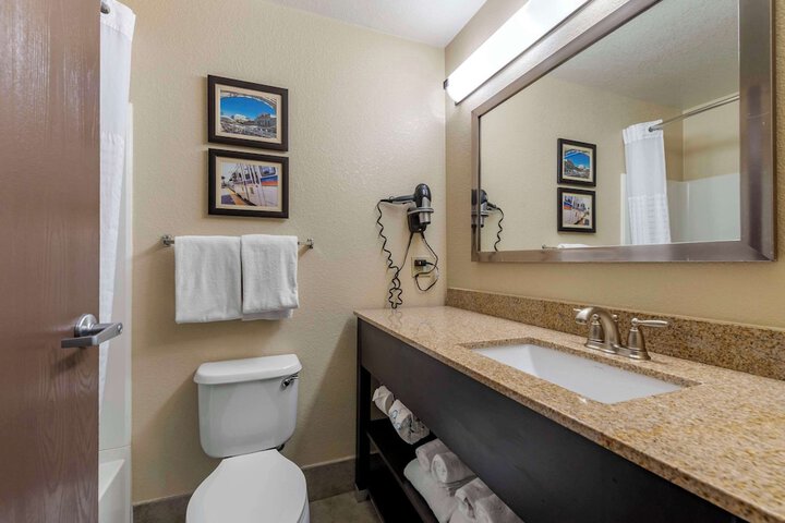 Room 8 of 32