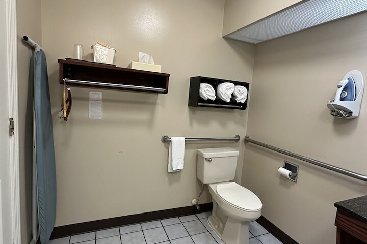 Room 33 of 59