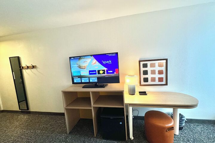 Room 10 of 13