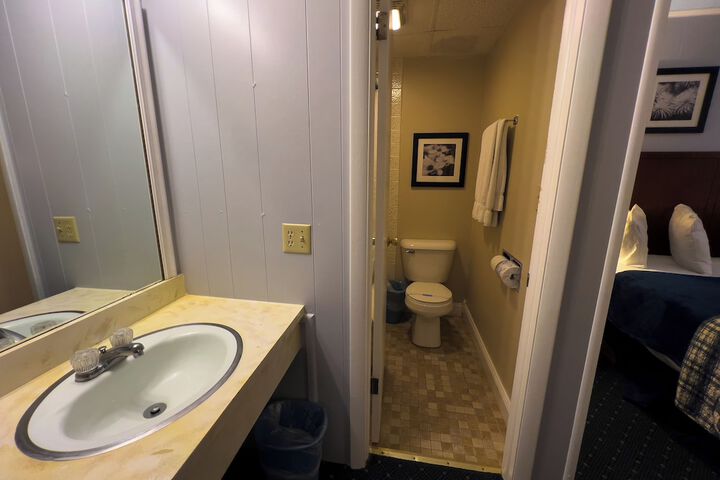 Room 27 of 81