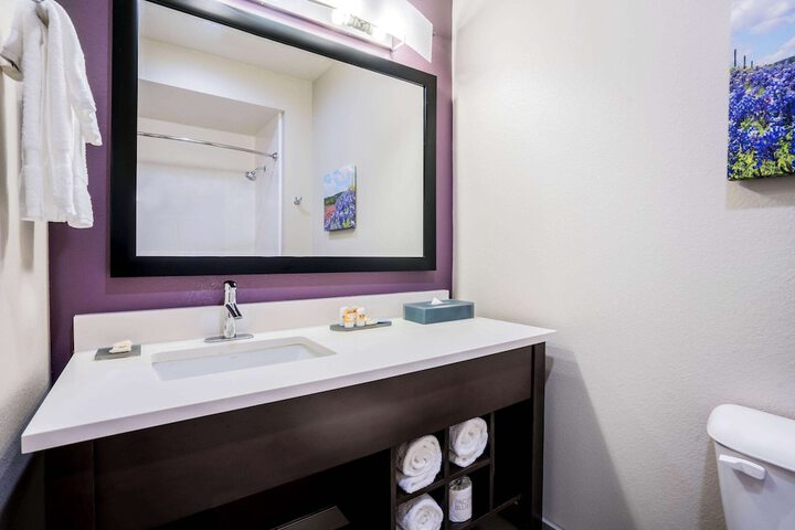 Room 25 of 34