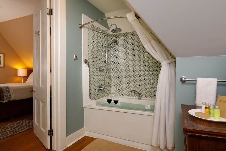Room 35 of 59