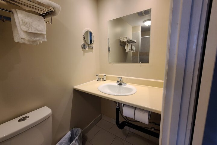 Room 9 of 29