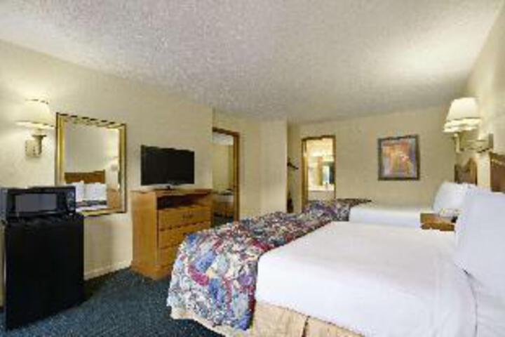 Suite 6 of 15