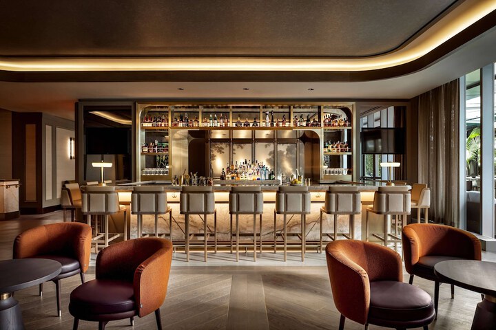 Lounge 93 of 123