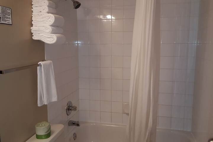 Room 10 of 28