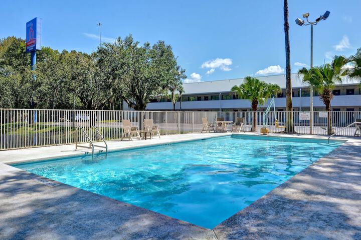 Pool 9 of 28