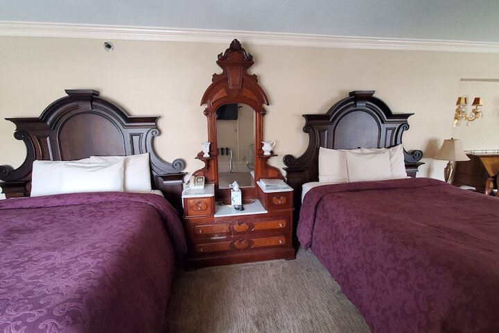 Lowell Inn