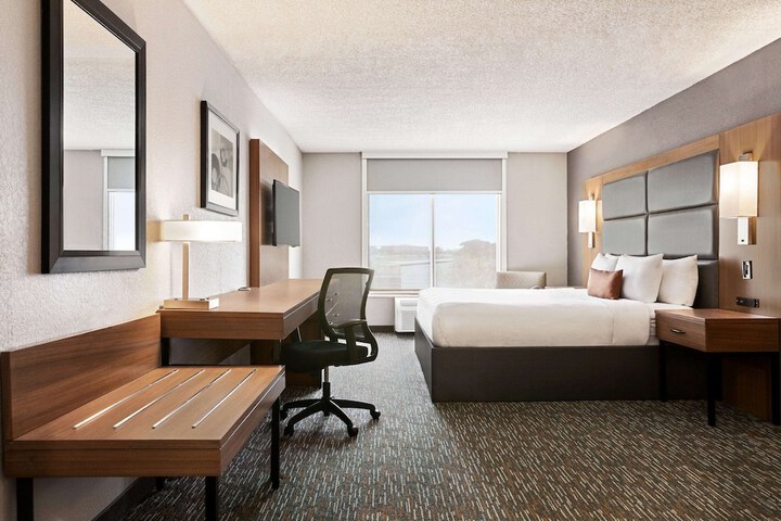 Room 27 of 36