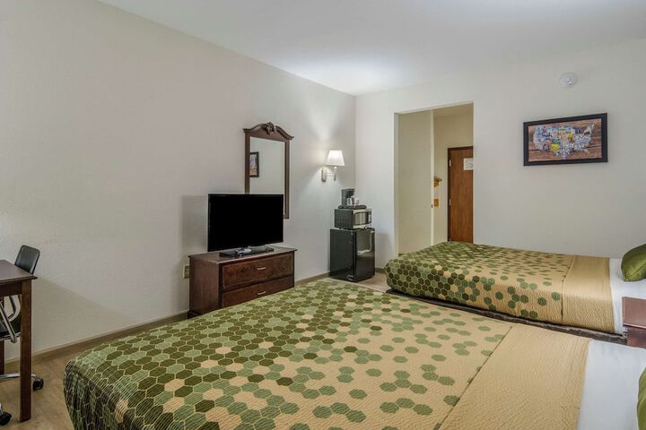 Room 17 of 33