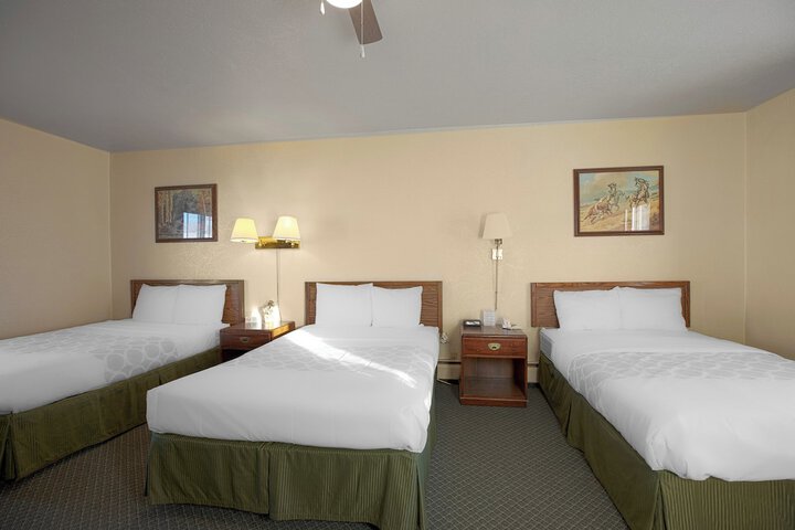 Room 33 of 48