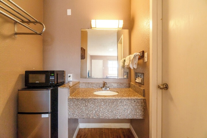 Woodfield Inn & Suites Hotel O Yoakum TX 111