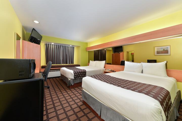 Room 13 of 32