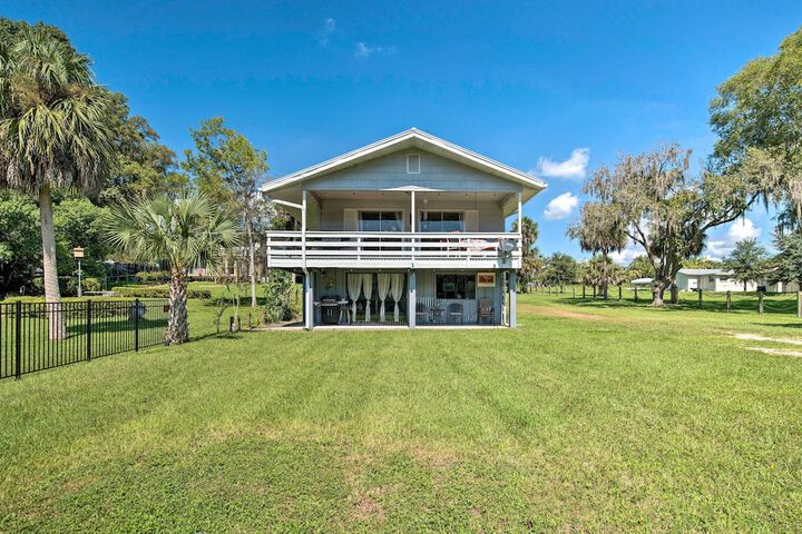 Riverfront Apt w / Kayak Launch in Dunnellon