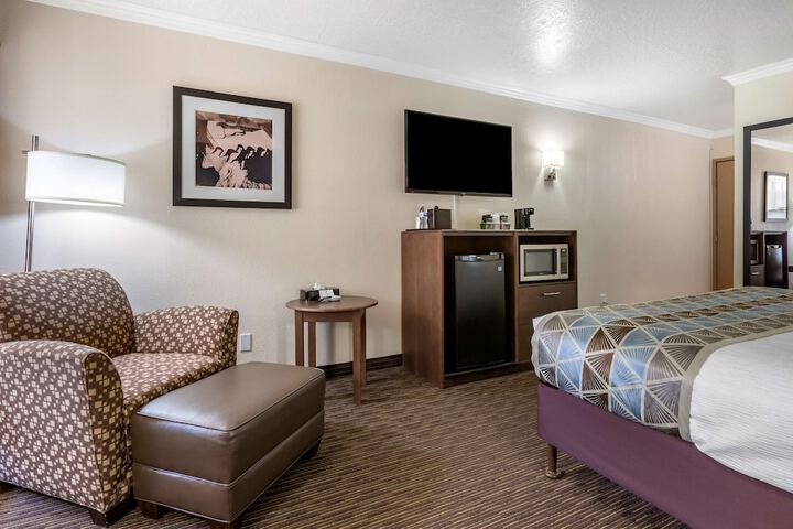 Room 32 of 42