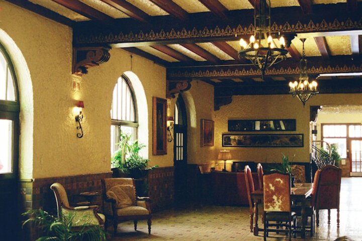 The Holland Hotel