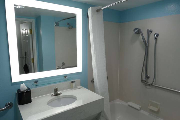 Room 18 of 32