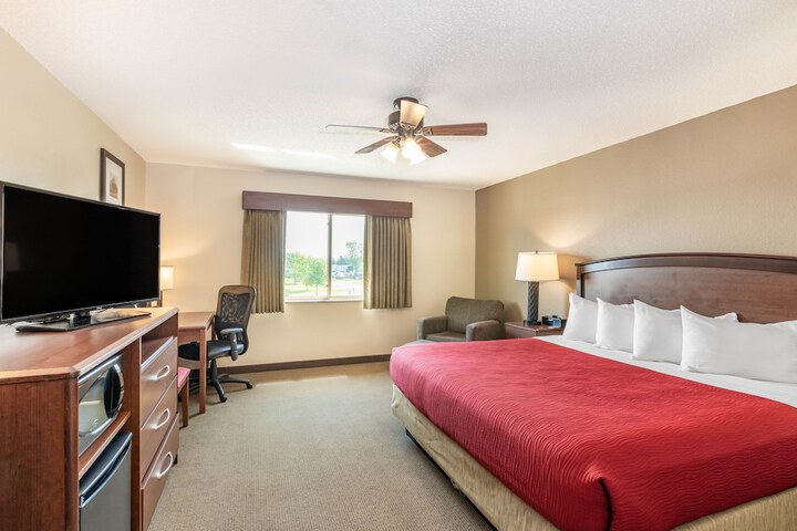 AmericInn by Wyndham Marshall