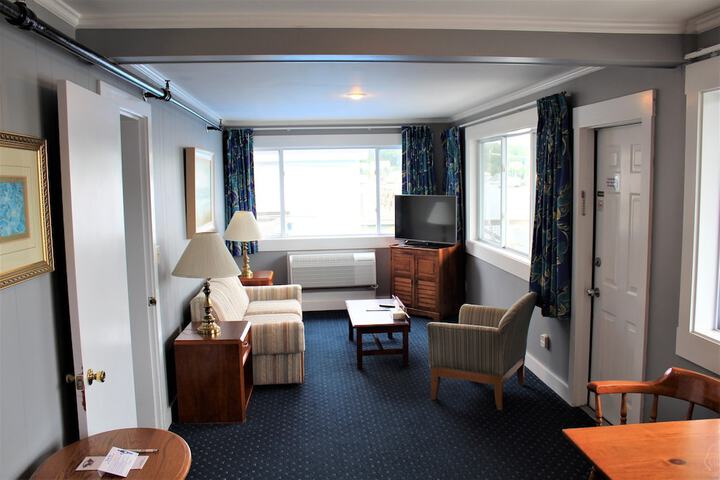 Room 46 of 247