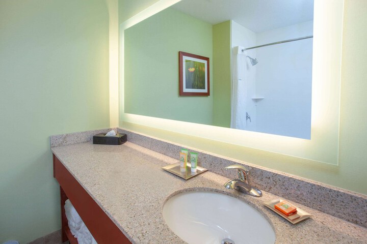 Wyndham Garden Fort Wayne