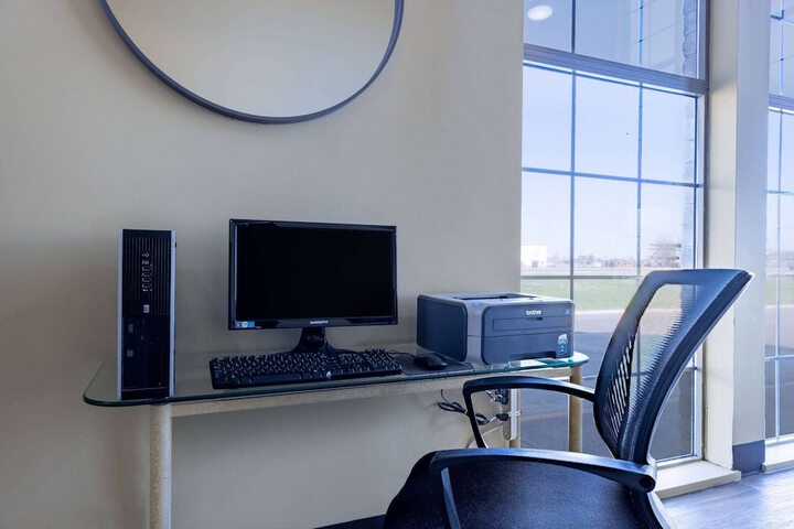 Business Center 31 of 31