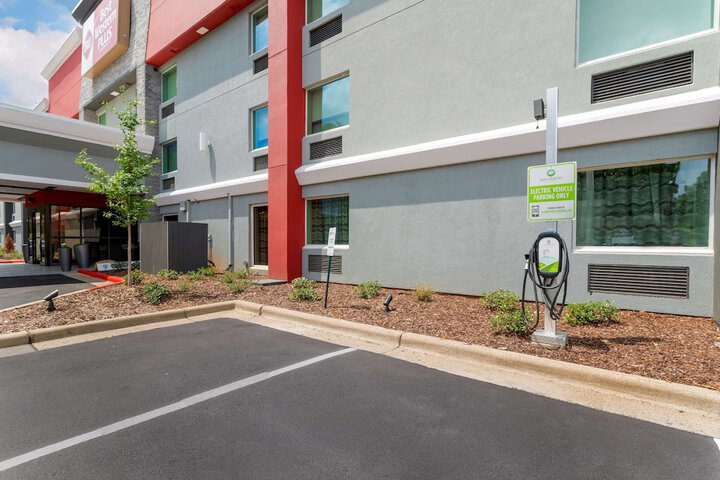 Best Western Plus Cleveland Inn & Suites