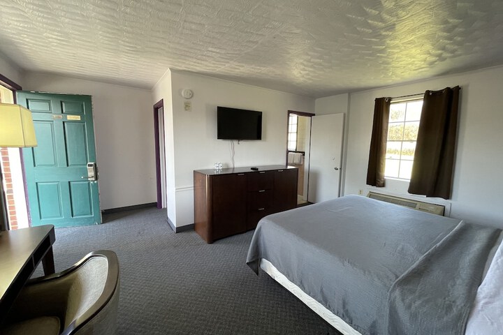 Room 14 of 21
