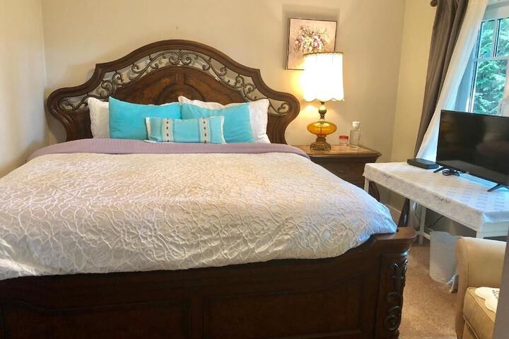 Room 25 of 28