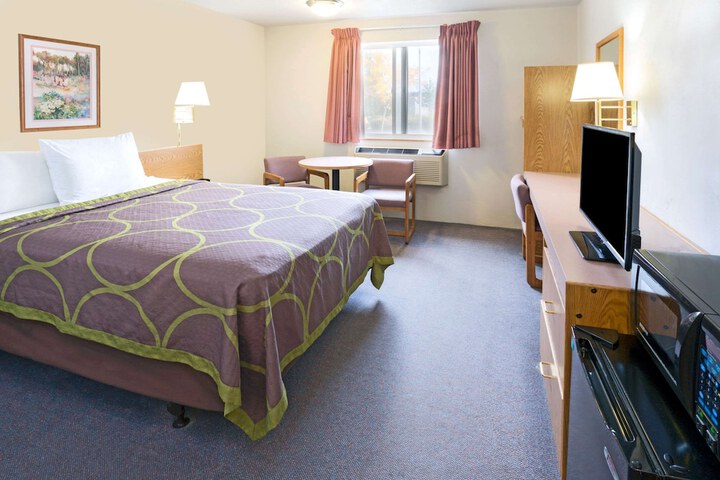 Room 13 of 28