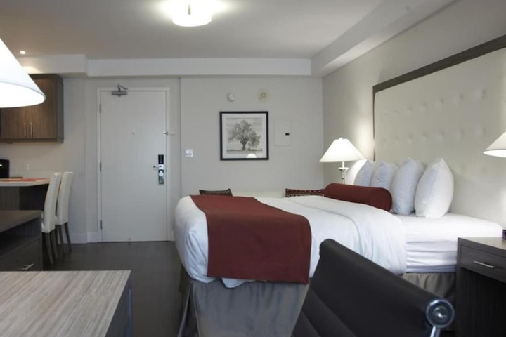 Room 32 of 41