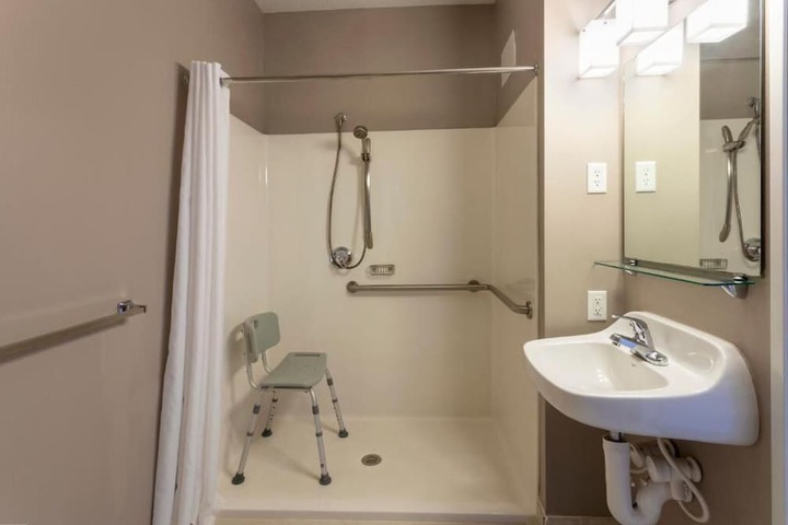 GrandStay Hotel & Suites