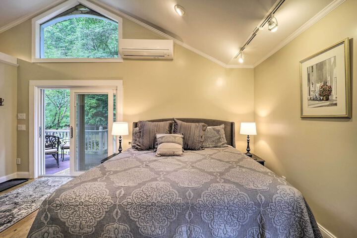 Quiet Studio Escape 2 Mi to Blue Ridge Parkway!