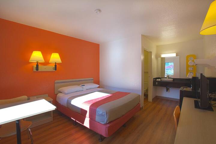 Room 18 of 43