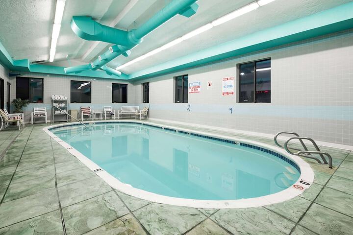 Pool 4 of 24