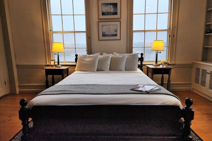 Room 8 of 11