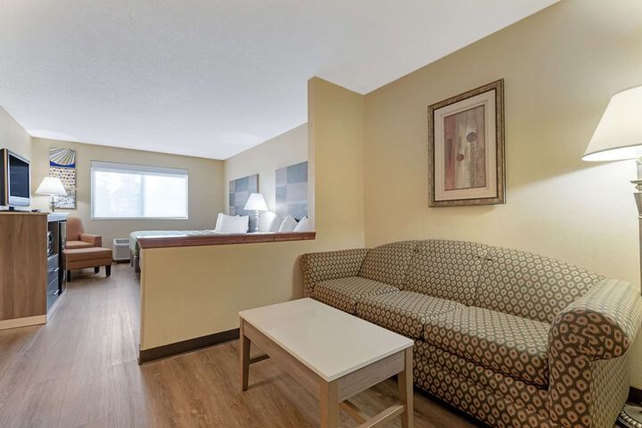 Room 33 of 47