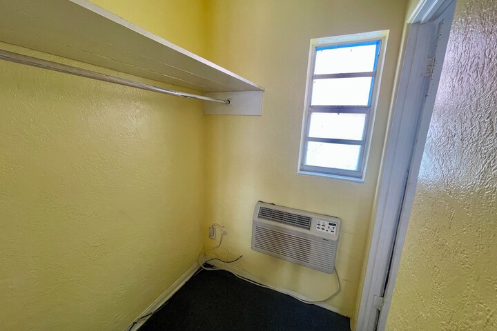 Room 24 of 28