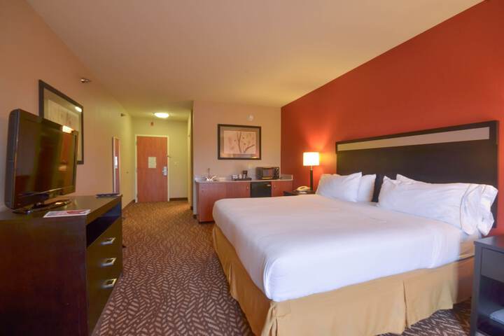 Room 28 of 47