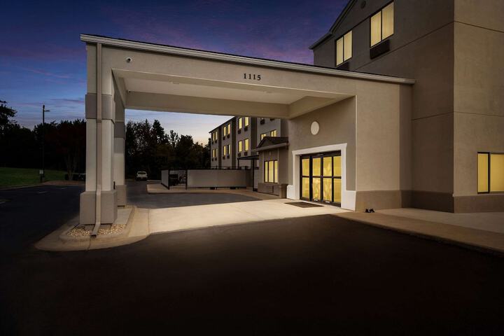 Hotel 3 of 37