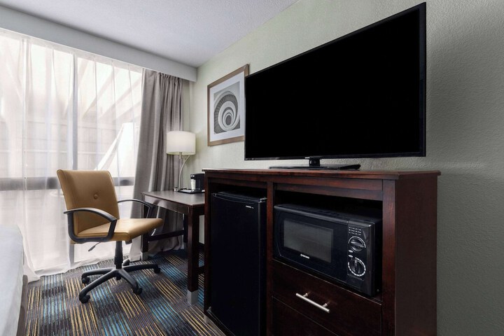 Room 20 of 33