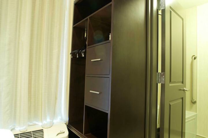 Room 25 of 41