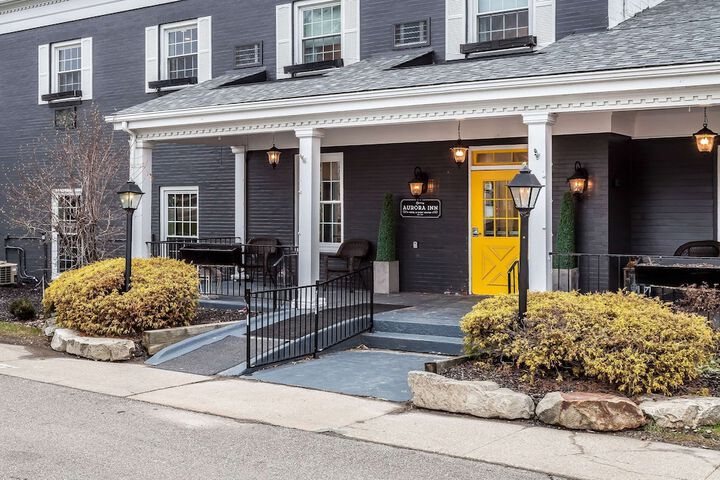 The Aurora Inn