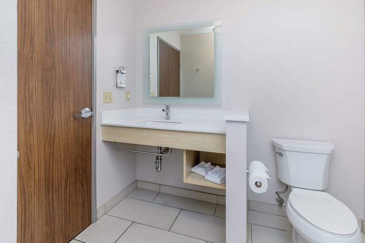 Holiday Inn Express & Suites Medford by IHG